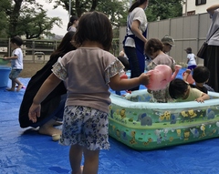 みずあそびのようす